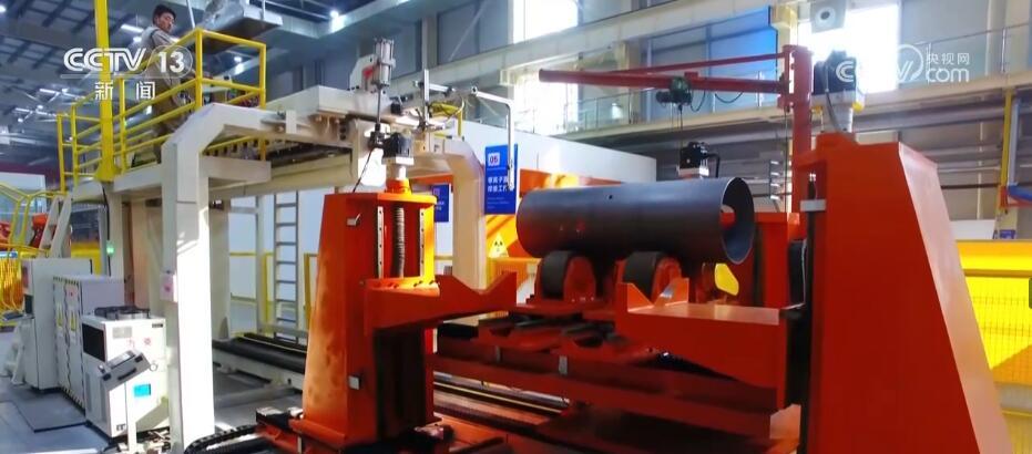 深化“5G+工業(yè)互聯(lián)網(wǎng)”發(fā)展，建成不少于300家5G工廠(chǎng)，賦能制造業(yè)數(shù)字化轉(zhuǎn)型